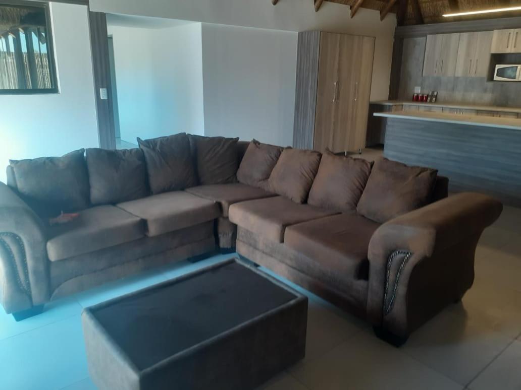 12 On Vaal Drive Guesthouse Vanderbijlpark Eksteriør bilde