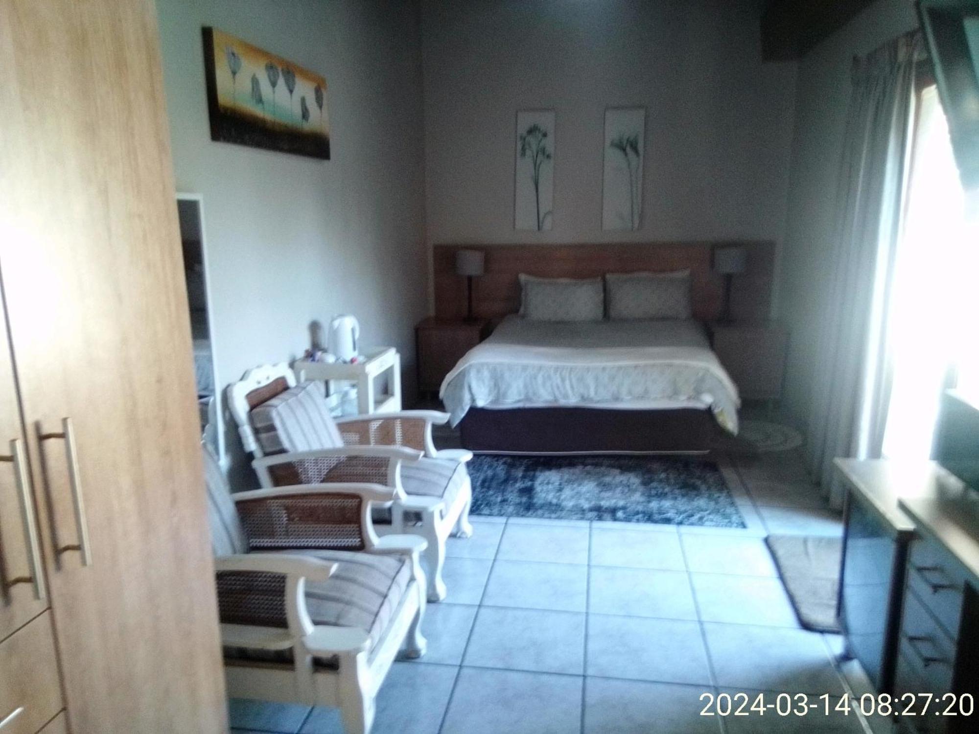 12 On Vaal Drive Guesthouse Vanderbijlpark Eksteriør bilde