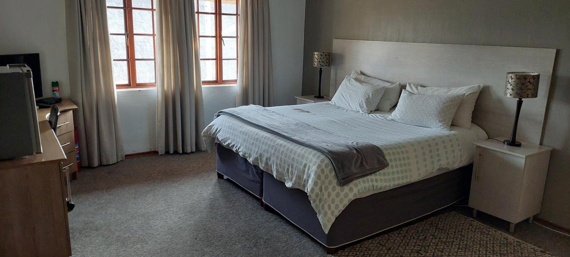 12 On Vaal Drive Guesthouse Vanderbijlpark Eksteriør bilde
