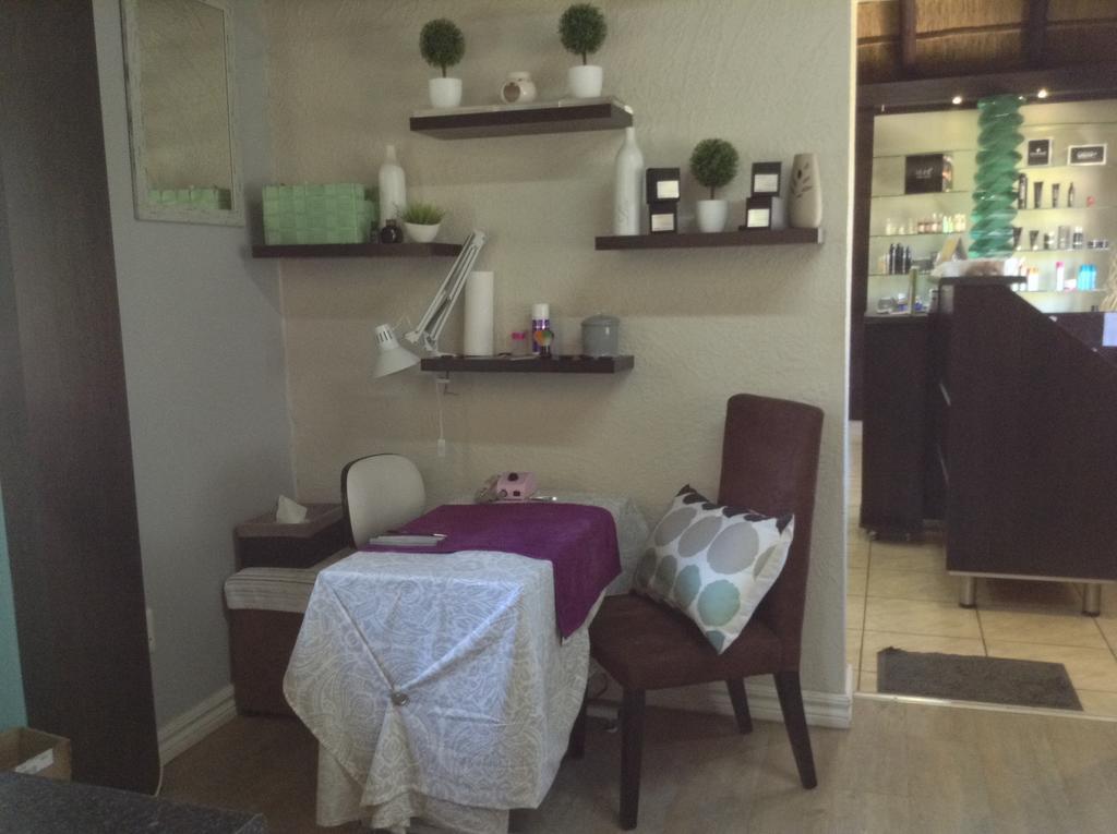12 On Vaal Drive Guesthouse Vanderbijlpark Eksteriør bilde