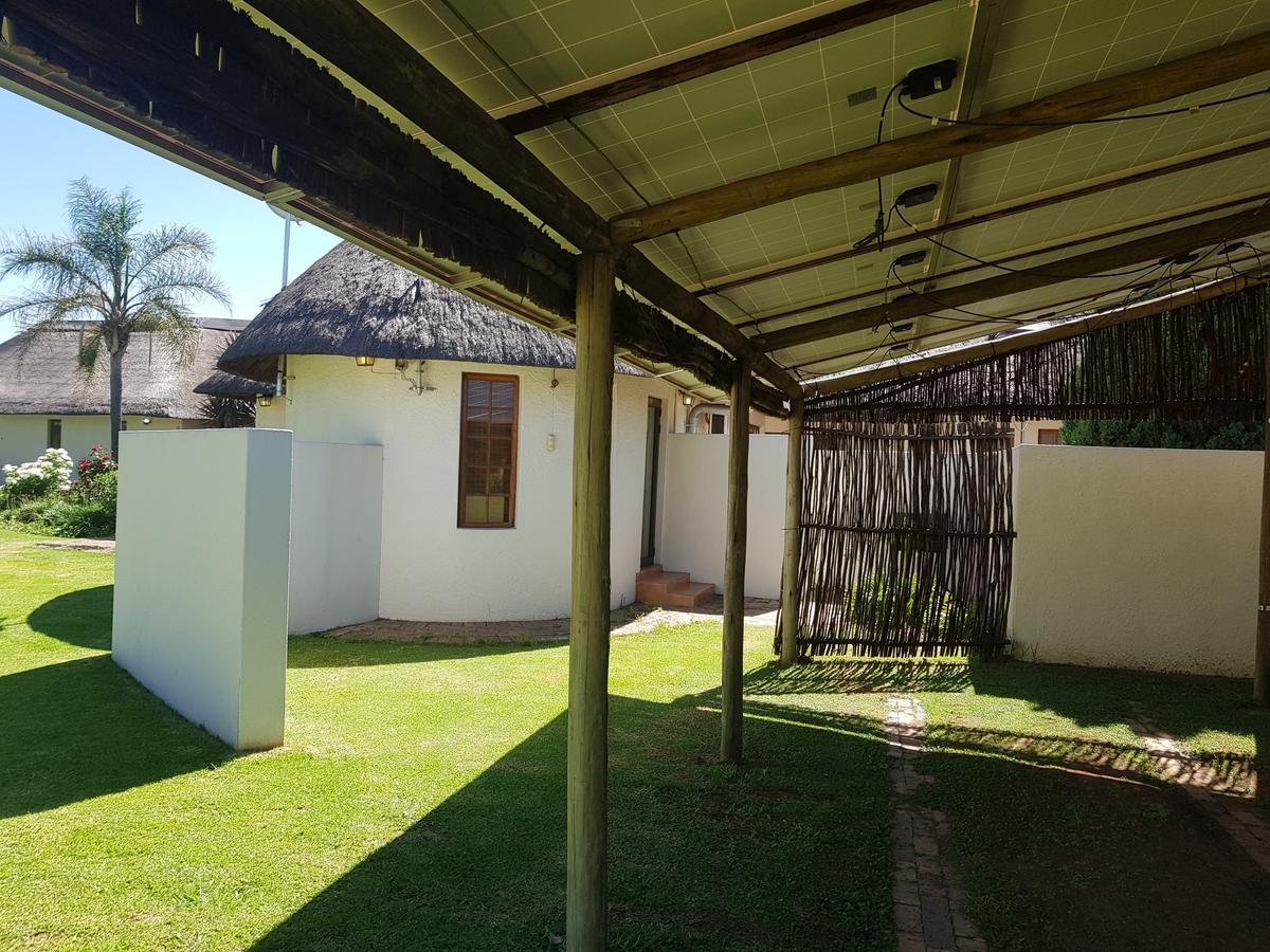 12 On Vaal Drive Guesthouse Vanderbijlpark Eksteriør bilde