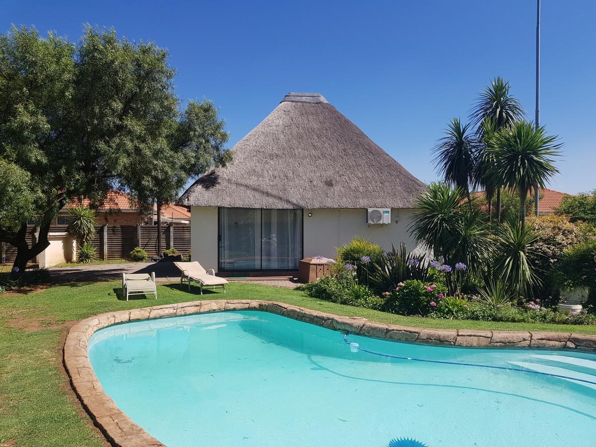 12 On Vaal Drive Guesthouse Vanderbijlpark Eksteriør bilde
