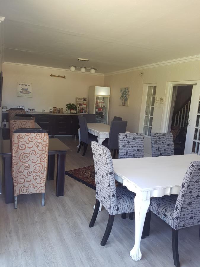 12 On Vaal Drive Guesthouse Vanderbijlpark Eksteriør bilde