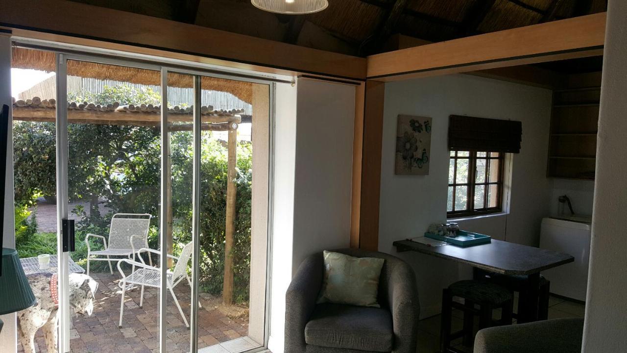 12 On Vaal Drive Guesthouse Vanderbijlpark Eksteriør bilde
