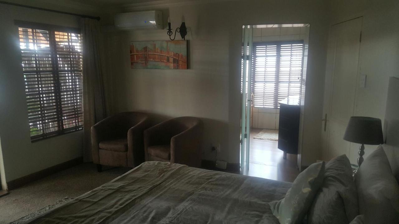 12 On Vaal Drive Guesthouse Vanderbijlpark Eksteriør bilde