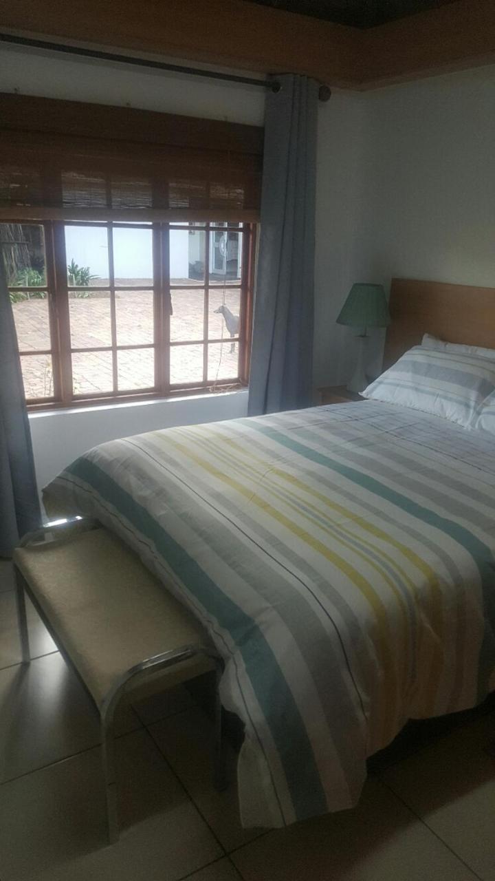 12 On Vaal Drive Guesthouse Vanderbijlpark Eksteriør bilde
